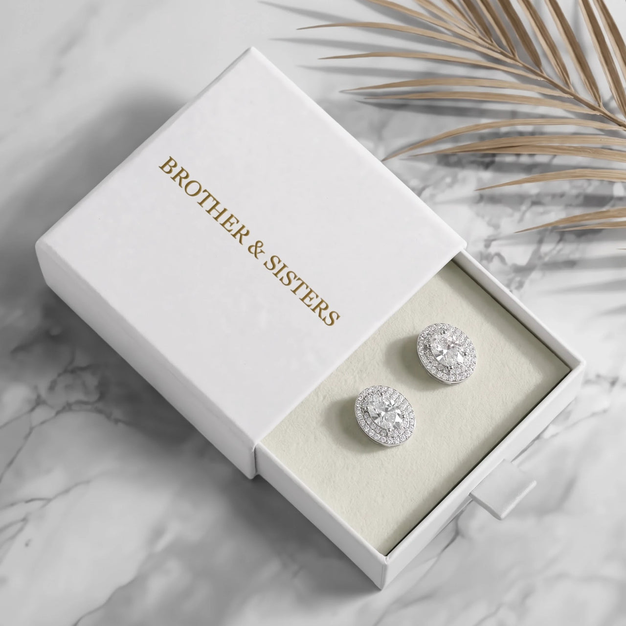 Oval earrings — in the gift box, silver | SKU: 6306968-white